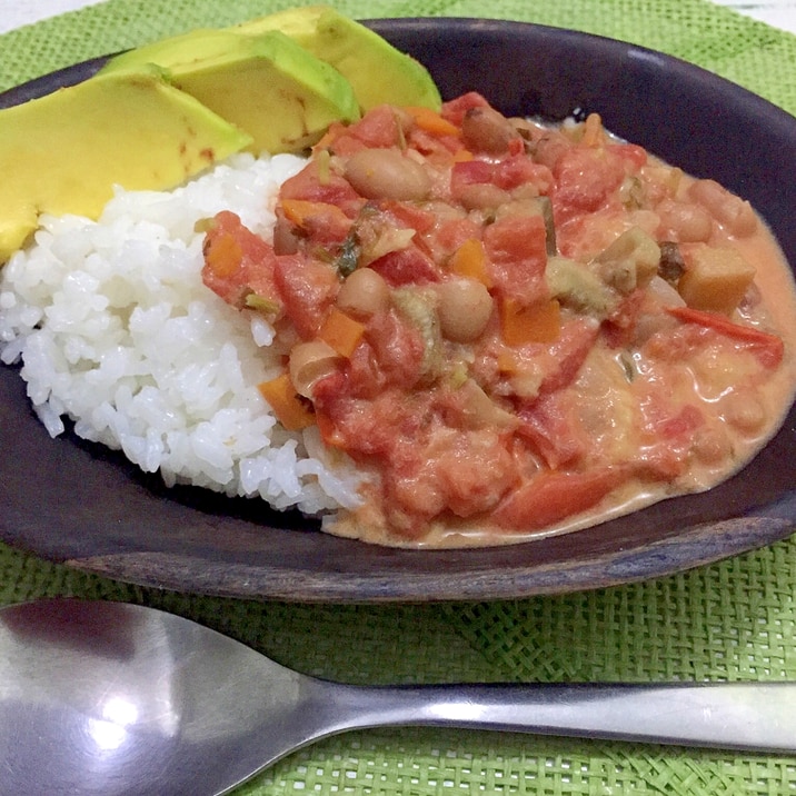 タンザニアの野菜と豆トマトシチュー「マハラゲ」